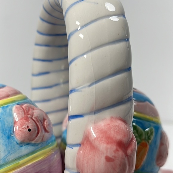 Easter Eggs in Basket Salt & Pepper Shakers Tulips Holiday Spring Ceramic 6” H - Picture 9 of 9